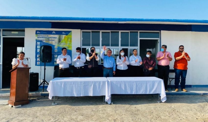 Antonio Leija Villarreal entrega aula en Magdaleno Cedillo