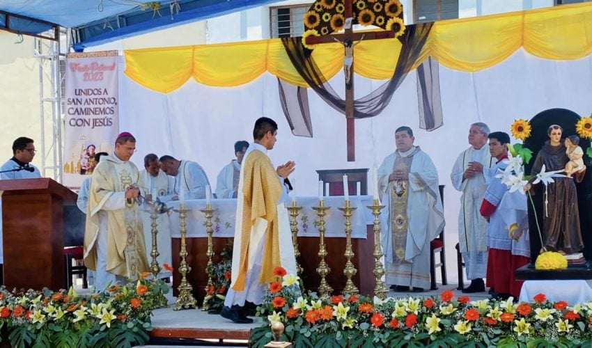 Gobierno Municipal que encabeza el C. Antonio Leija Villarreal, participó en la eucaristía y en los actos oficiales de la celebración de las fiestas patronales de este año 2023