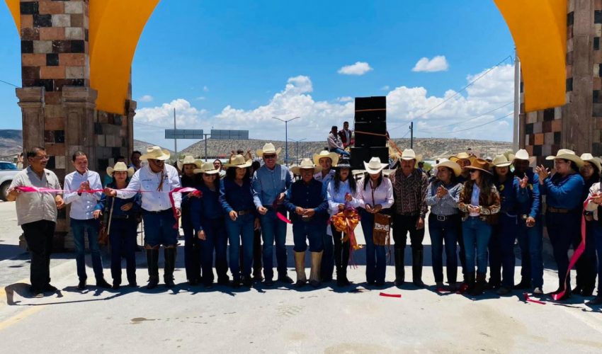 GOBIERNO MUNICIPAL INAUGURA MAJESTUOSO ARCO DE BIENVENIDA