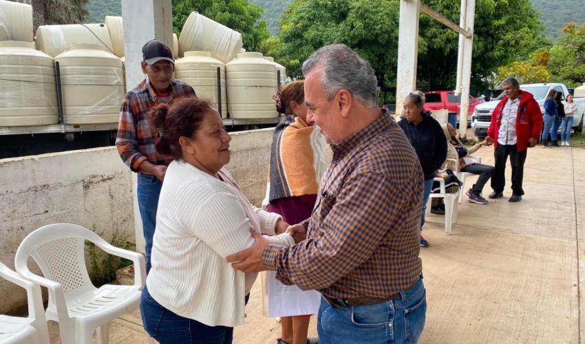 entrega de apoyos sociales en apoyo a la falta de agua y de producción agrícola