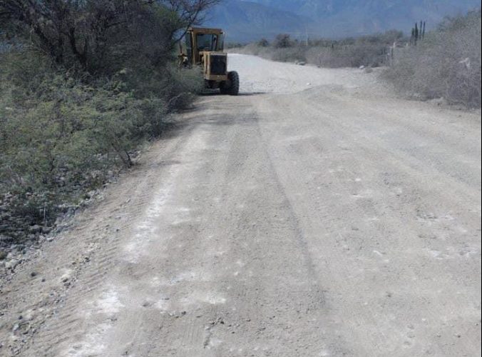 avanzan los trabajos de mantenimiento del camino rural que une a los ejidos de San Rafael y Mamaleón
